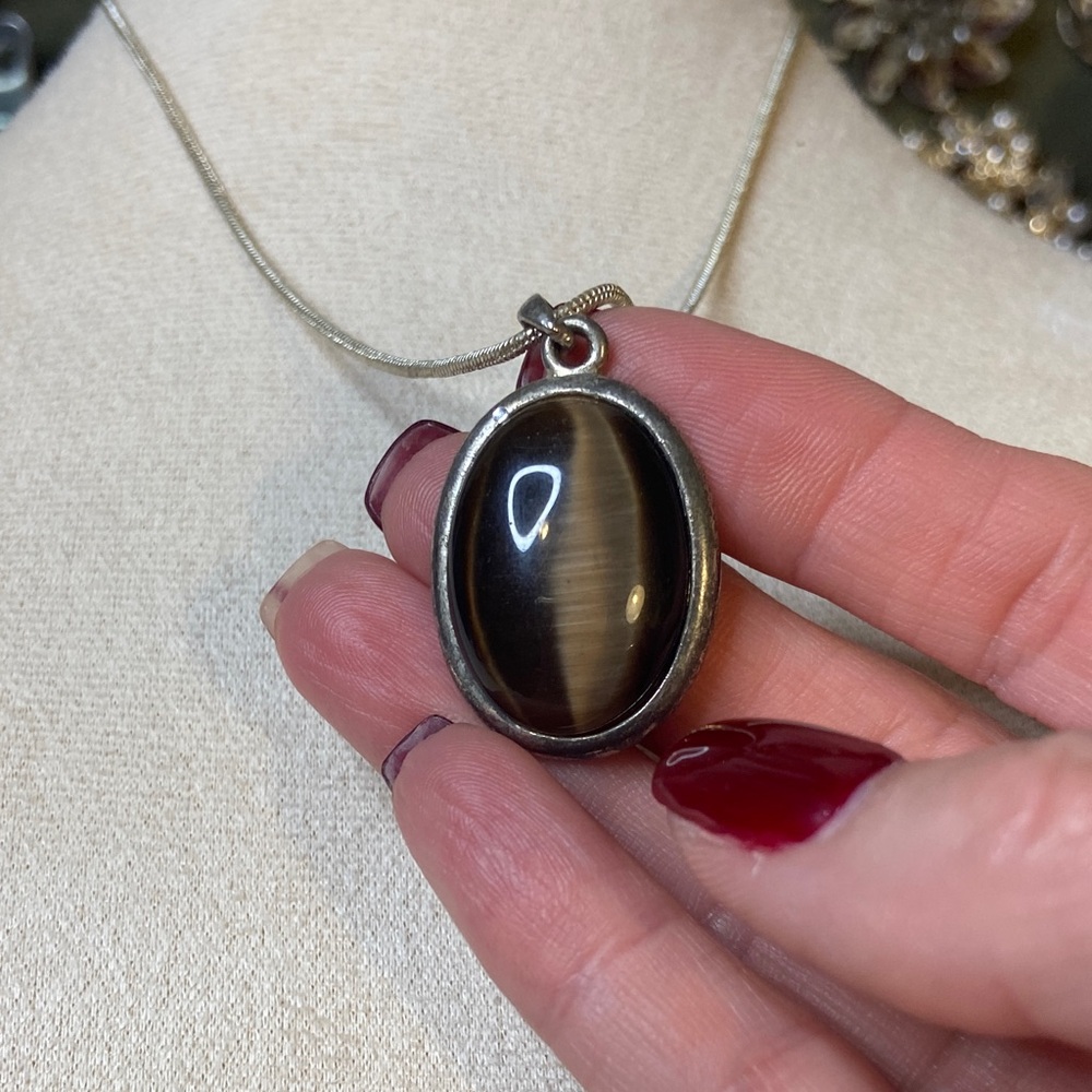 Cat’s Eye Pendant on Silver toned Necklace